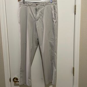 Mens Walter Hagen nylon golf pants. Good used condition, no tears or stains.